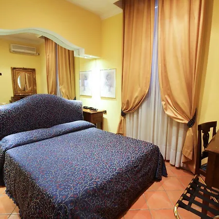 Canova Hotel 3*