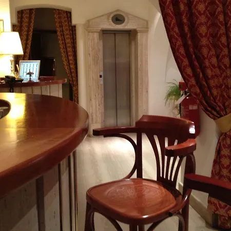 カノーヴァ ホテル 3*